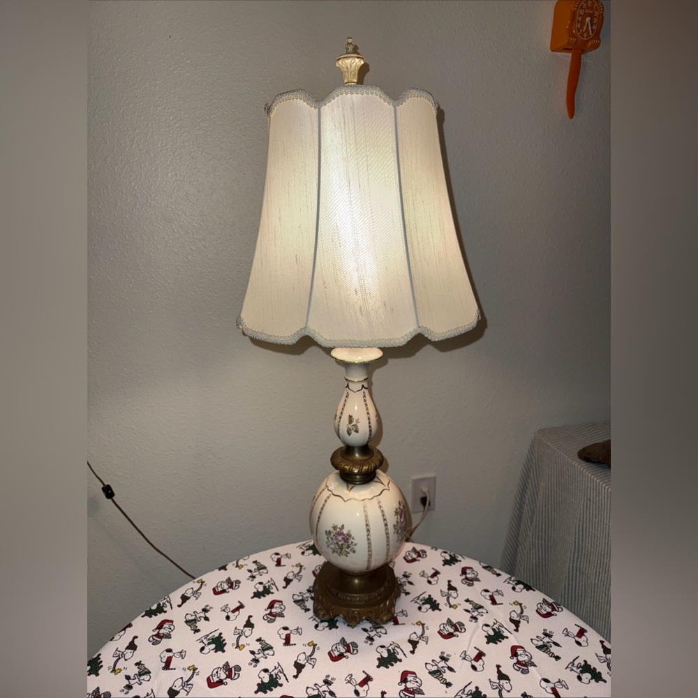 vintage 35” white MCM Crackle mosaic Ceramic Lamp floral Style